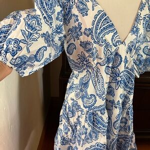 MELLODAY BNWT STUNNING dress. Fabulous fit extremely flattering Open back cutout